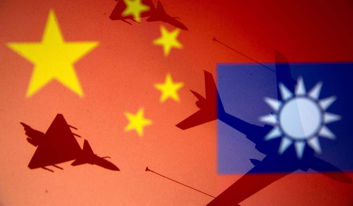 Chinese and Taiwanese national flags